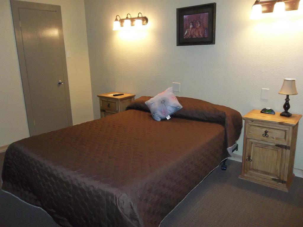 Knights Inn Pearsall Chambre photo