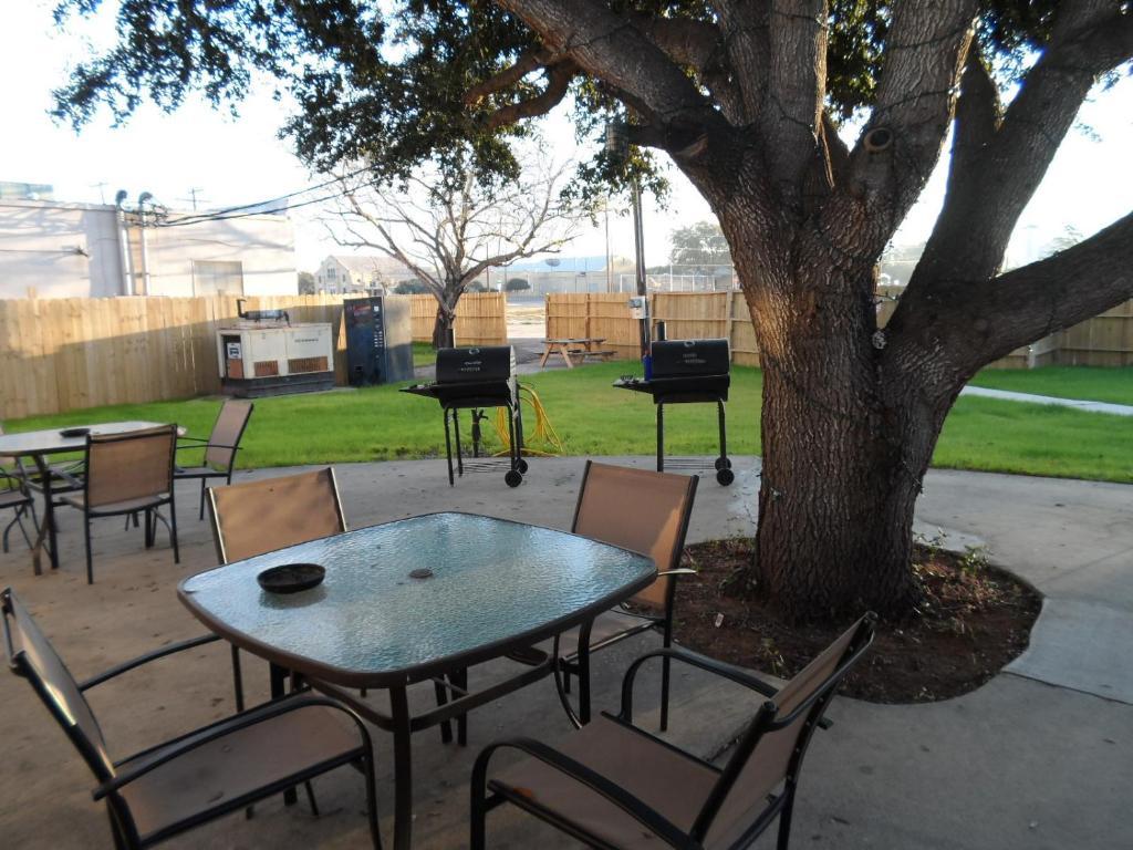 Knights Inn Pearsall Extérieur photo